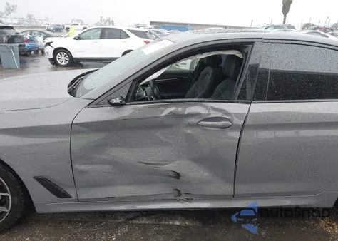 2021 BMW 530I z USA, uszkodzony, nr VIN WBA53BH00MCF35086